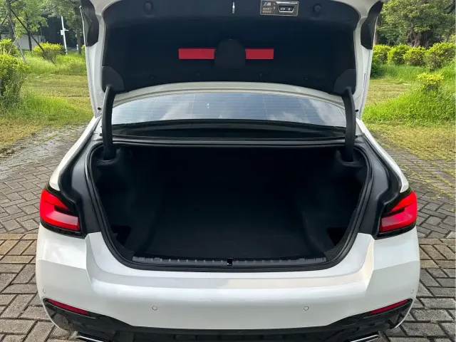 BMW 5 Series — Фото автомобиля 19