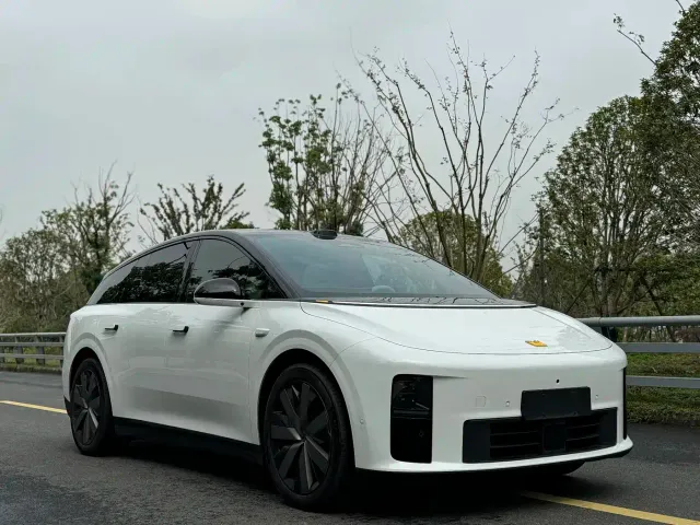 Li Auto i6 — Фото автомобиля 5