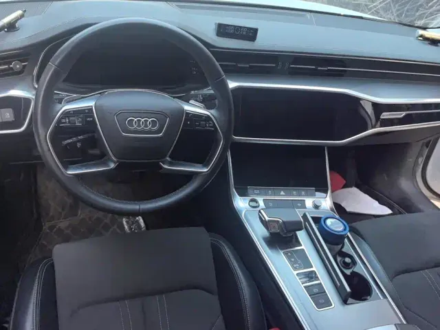 Audi A7L — Фото автомобиля 12
