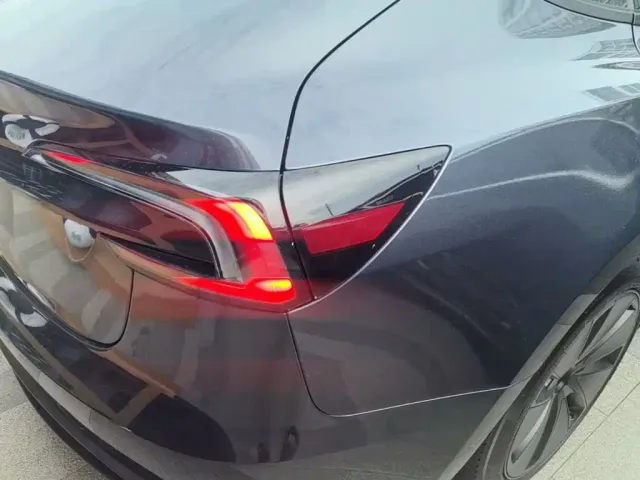Tesla Model 3 — Фото автомобиля 7