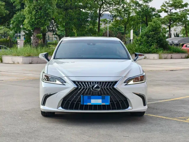 Lexus ES — Фото автомобиля 2