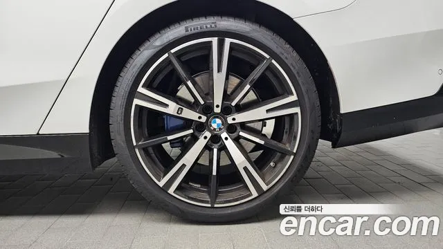 BMW 5-Series 5 серия (G60) 530i xDrive M Sport — Фото автомобиля 18