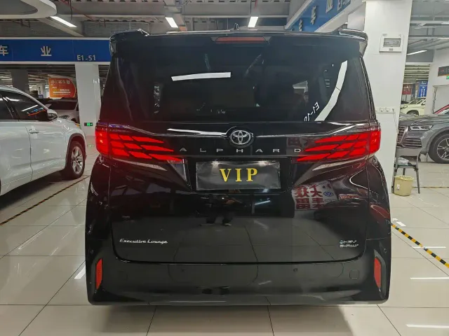 Toyota Alphard — Фото автомобиля 4