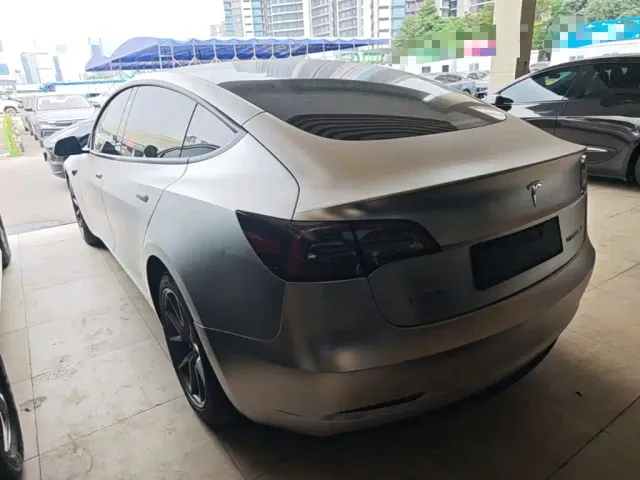 Tesla Model 3 — Фото автомобиля 4