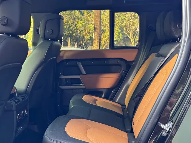 Land Rover Defender — Фото автомобиля 9