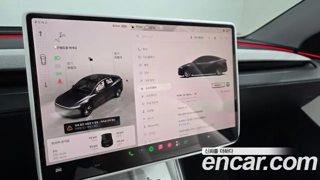 Tesla Model Y — Фото автомобиля 11