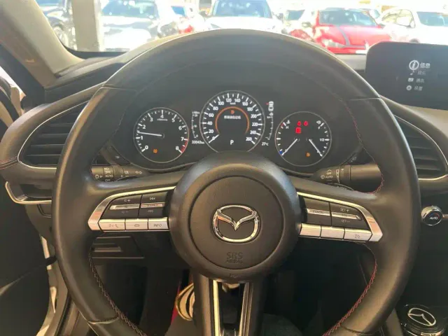 Mazda Axela — Фото автомобиля 8