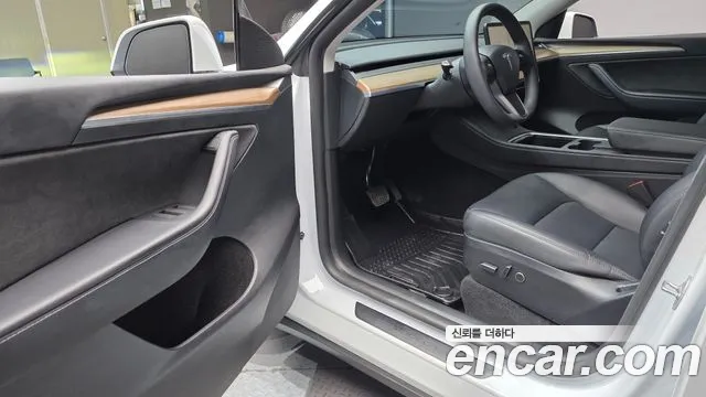 Tesla Model Y — Фото автомобиля 10