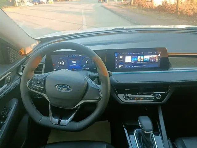 Ford Escort — Фото автомобиля 10