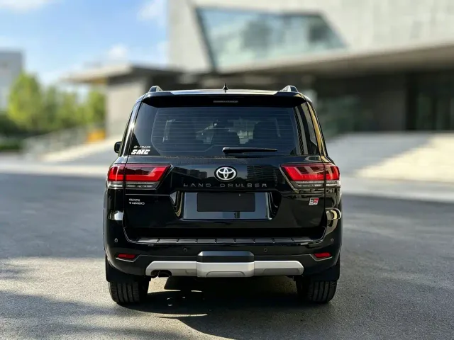 Toyota Land Cruiser — Фото автомобиля 7