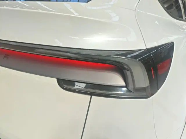 Tesla Model Y — Фото автомобиля 7