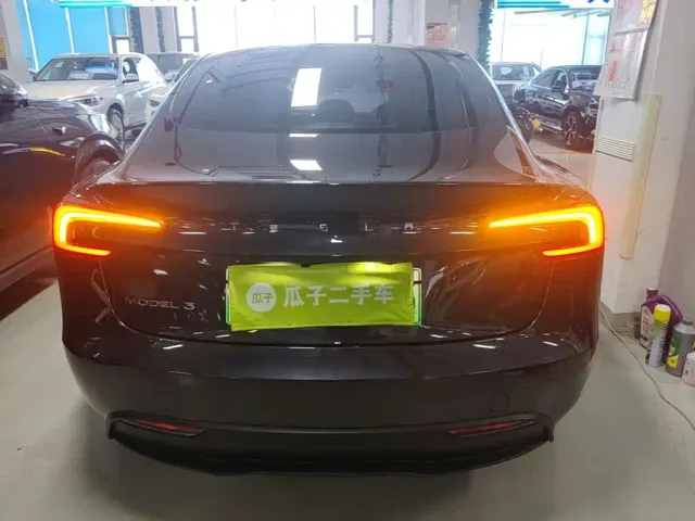 Tesla Model 3 — Фото автомобиля 5
