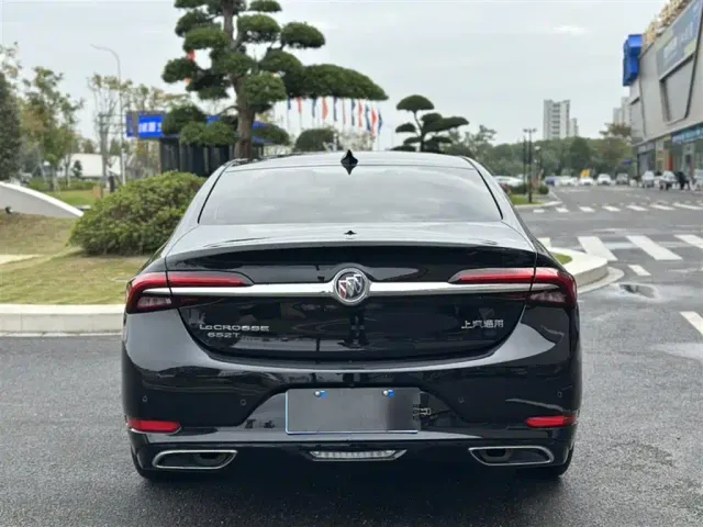 Buick LaCrosse — Фото автомобиля 12