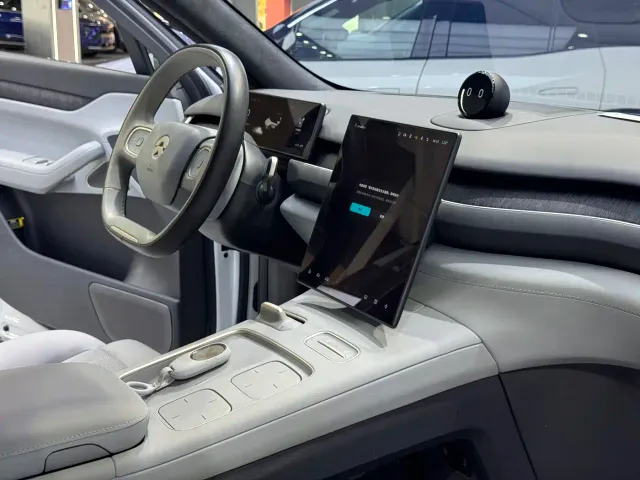 Nio ES8 — Фото автомобиля 20