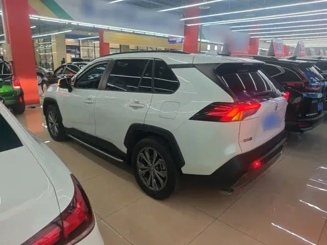 Toyota RAV4 — Фото автомобиля 4