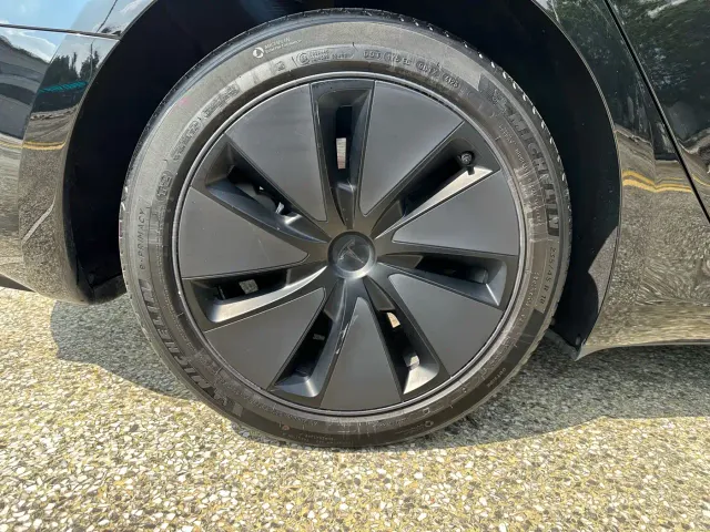 Tesla Model 3 — Фото автомобиля 11