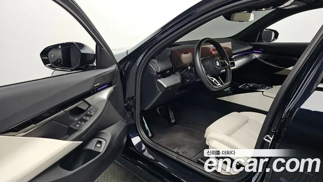 BMW 5 Series G60 — Фото автомобиля 15