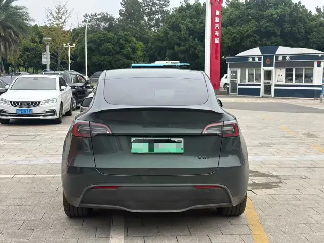 Tesla Model Y — Фото автомобиля 9