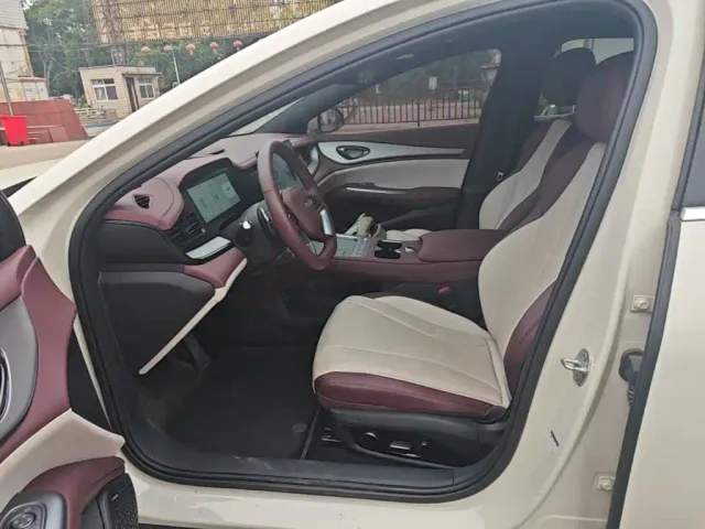 BYD Seal 07 DM-i — Фото автомобиля 14
