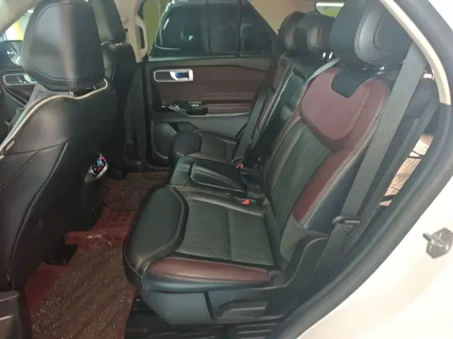 Ford Explorer — Фото автомобиля 16