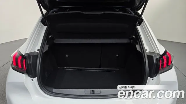 Peugeot 208 e-208 2nd Gen — Фото автомобиля 16