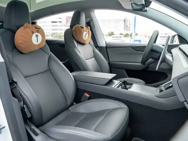 Tesla Model Y — Фото автомобиля 15