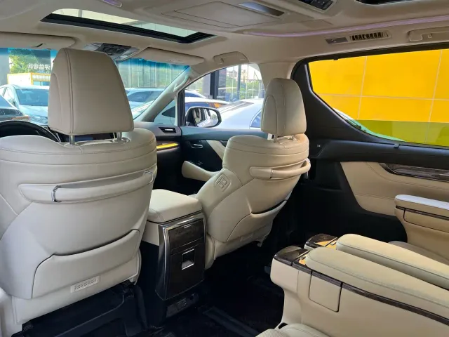 Toyota Vellfire — Фото автомобиля 4