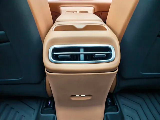 Leapmotor C10 — Фото автомобиля 11