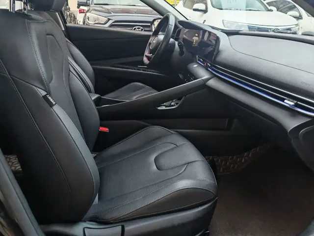 Hyundai Elantra 2022 240TGDi DCT GLX Black Knight Limited Edition — Фото автомобиля 17