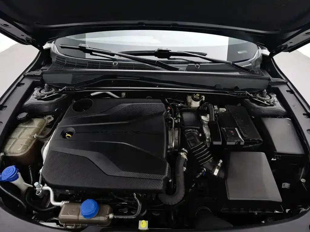 Changan Changan UNI-V 2022 1.5T Premium Model — Фото автомобиля 6
