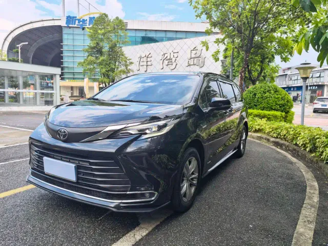Фотография автомобиля — Toyota Sienna