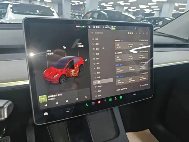 Tesla Model Y — Фото автомобиля 12