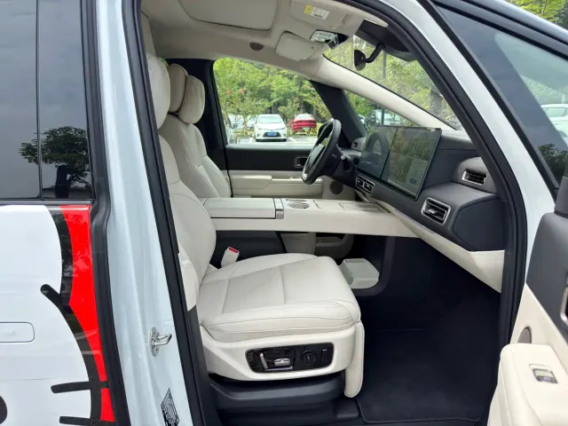 Li Auto MEGA — Фото автомобиля 17