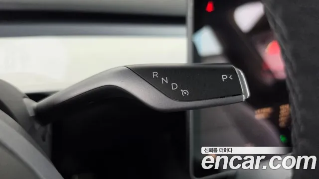 Tesla Model Y — Фото автомобиля 12