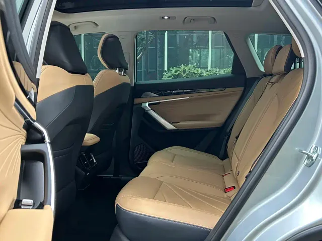 Geely Boyue L — Фото автомобиля 11