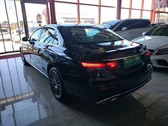 Mercedes-Benz E-Class — Фото автомобиля 4
