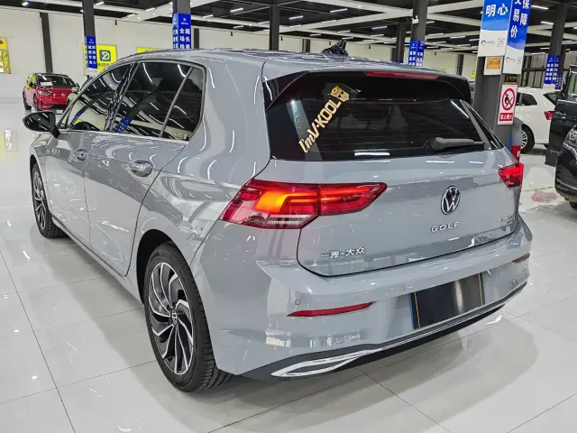 Volkswagen Golf — Фото автомобиля 6