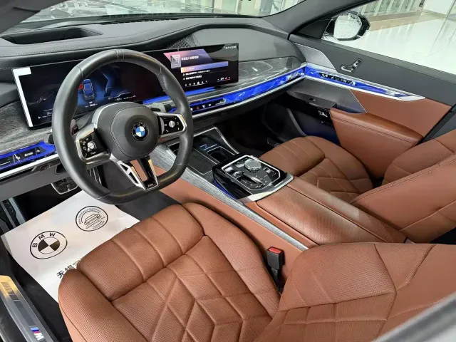 BMW 7 Series — Фото автомобиля 9