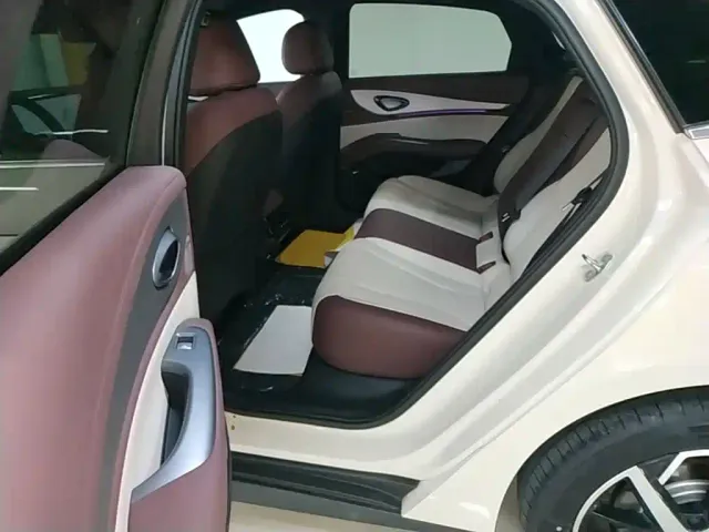 BYD Seal 07 DM-i — Фото автомобиля 16
