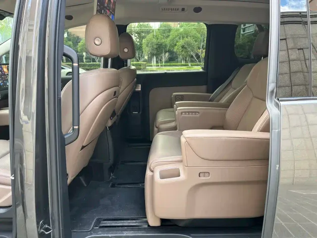 Li Auto MEGA — Фото автомобиля 12