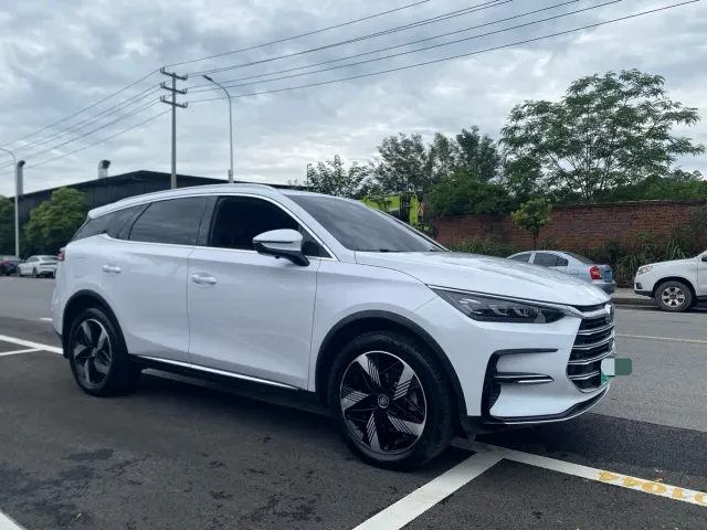 BYD Tang — Фото автомобиля 3