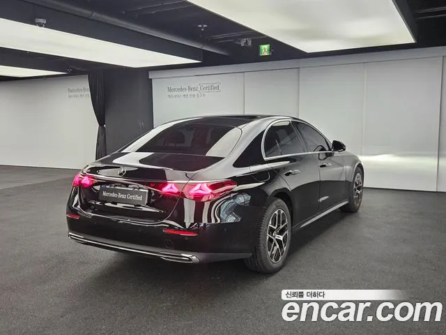 Mercedes-Benz E-Class — Фото автомобиля 2