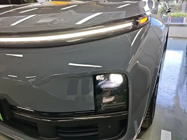 Li Auto L8 — Фото автомобиля 23