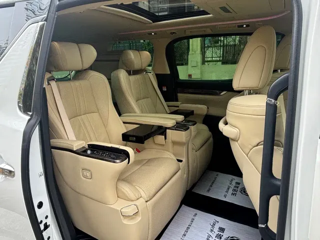 Toyota Alphard — Фото автомобиля 8