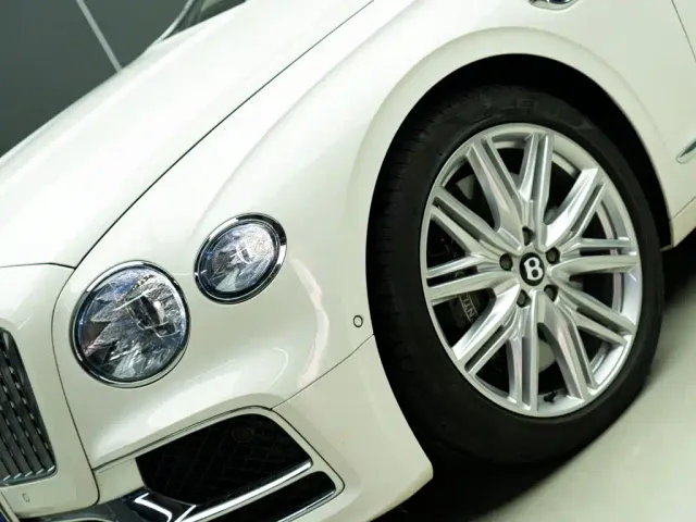 Bentley Flying Spur — Фото автомобиля 3