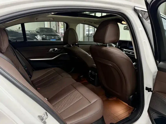 BMW 3 Series — Фото автомобиля 13