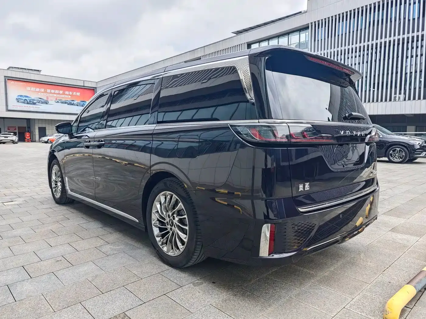 Voyah Auto Voyah Dreamer 2024 PHEV Extended Range Flagship Edition — Фото автомобиля 9