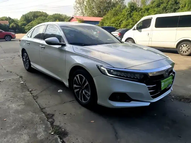 Honda Accord — Фото автомобиля 3