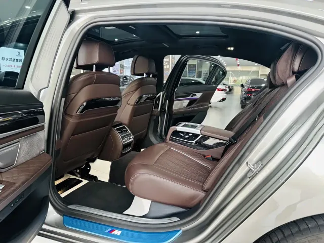 BMW 7 Series — Фото автомобиля 5