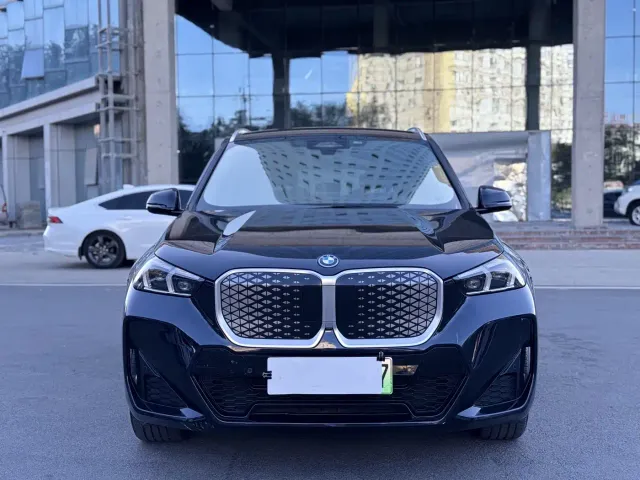 BMW iX1 — Фото автомобиля 2